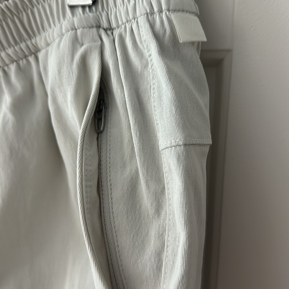 Lululemon Bowline Shorts 5” - Picture 4 of 5